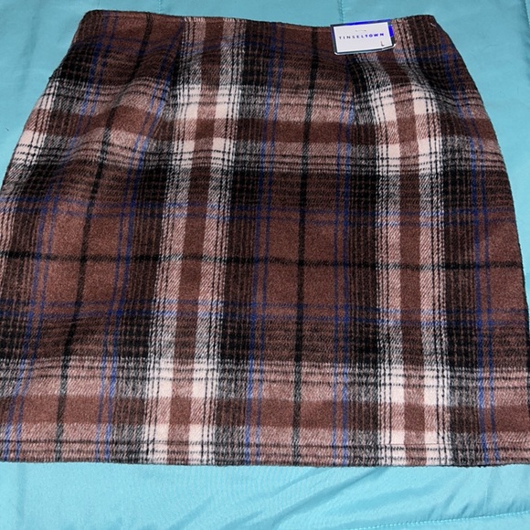 Tinseltown Plaid Skirt - Picture 4 of 5